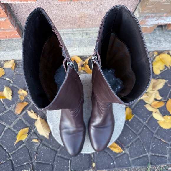 Sleek Geox knee-high leather boots in rich chocolate brown - Picture 4 of 12